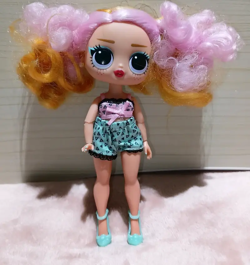 Muñeca LOL Surprise con cabello rizado - 1