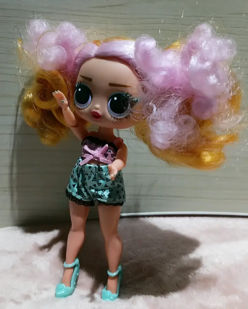 Muñeca LOL Surprise con cabello rizado - 3