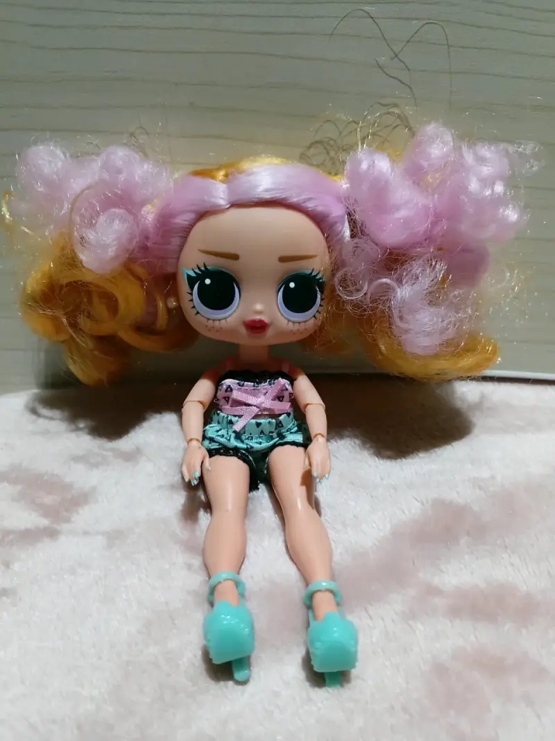 Muñeca LOL Surprise con cabello rizado - 4
