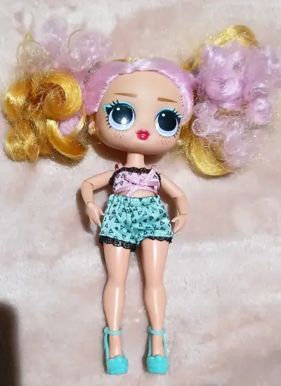 Muñeca LOL Surprise con cabello rizado - miniatura 6