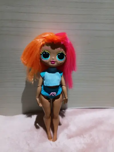 Muñeca LOL Surprise con cabello multicolor - miniatura 1
