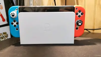Nintendo Switch OLED - miniatura 3