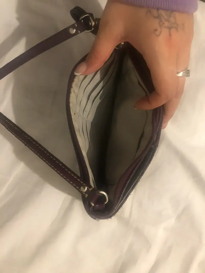 Cartera de mano Coach morada con diseño clásico - 3