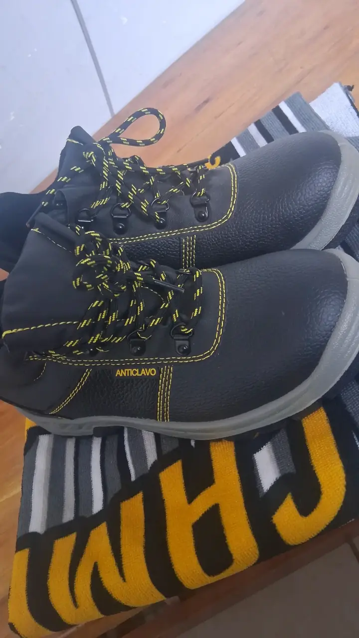 Botas de seguridad negras Anticlavo Titan - 1