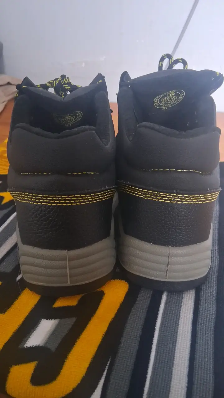 Botas de seguridad negras Anticlavo Titan - 2