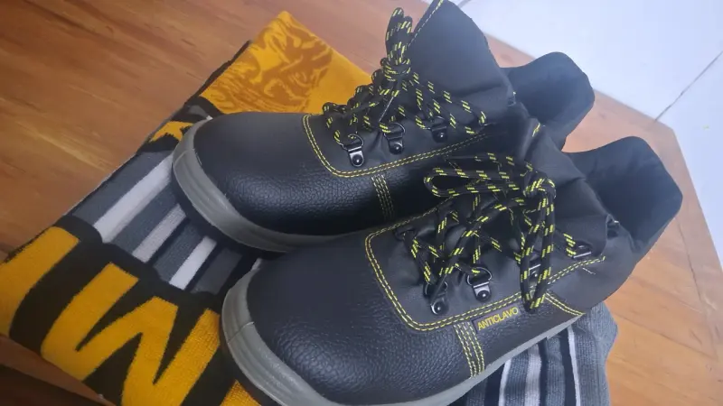 Botas de seguridad negras Anticlavo Titan - 3