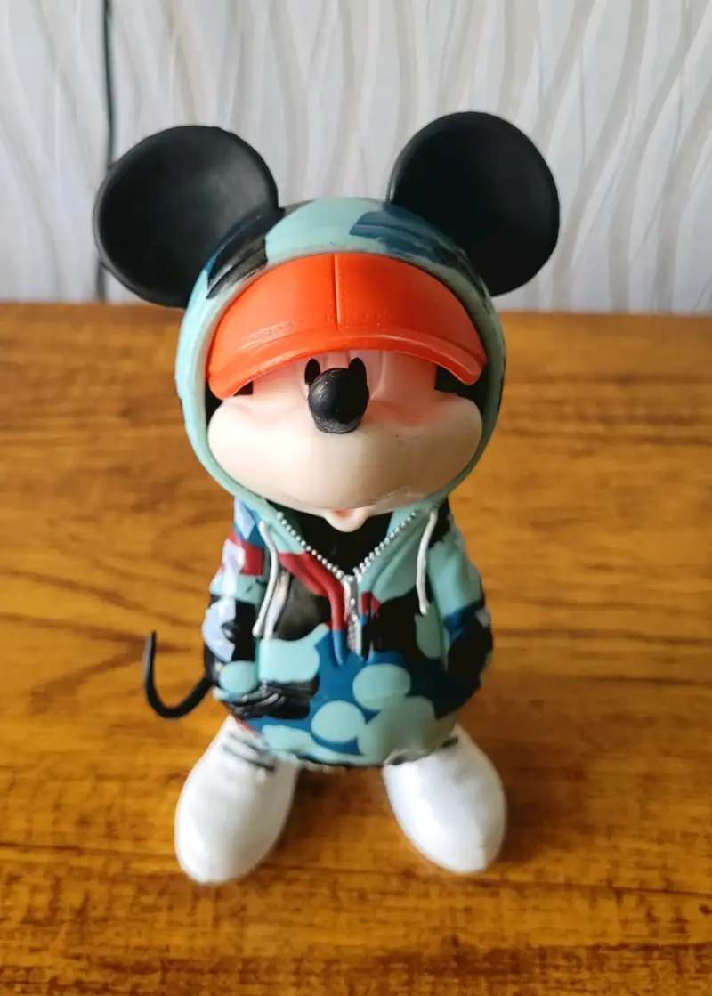 Figuras decorativas de Mickey y Minnie estilo urbano - 2