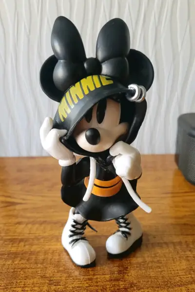Figuras decorativas de Mickey y Minnie estilo urbano - miniatura 4