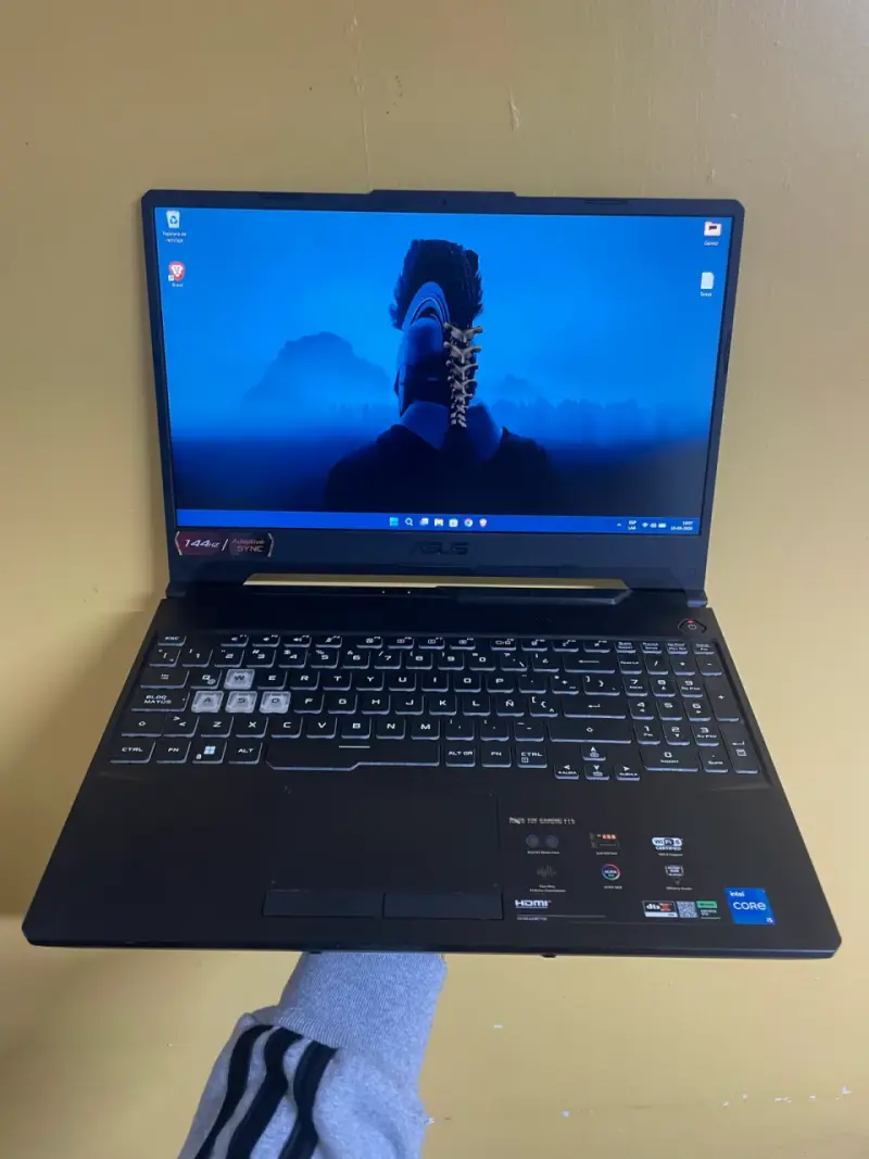 Laptop ASUS TUF Gaming F15 con Intel Core i5 - 1