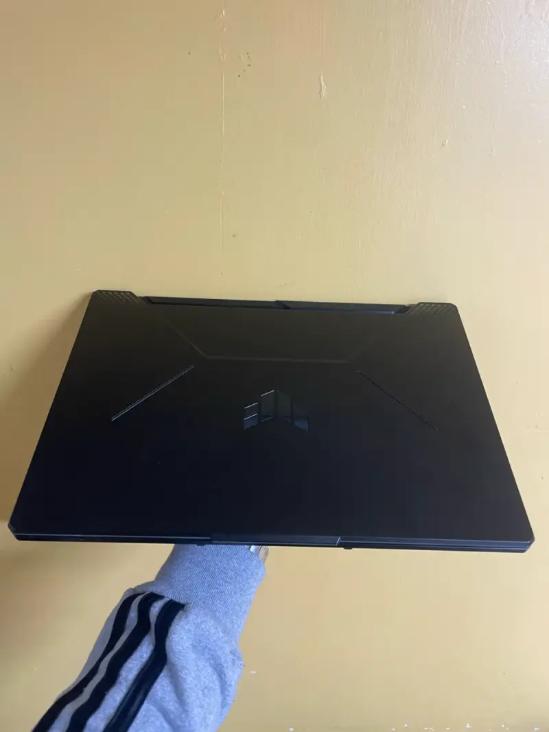 Laptop ASUS TUF Gaming F15 con Intel Core i5 - 3