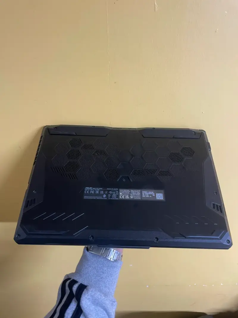 Laptop ASUS TUF Gaming F15 con Intel Core i5 - 4