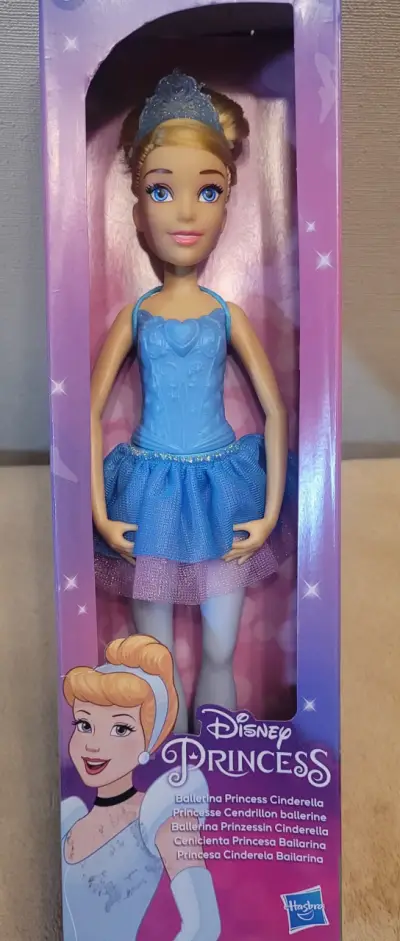Muñeca Princesa Cenicienta Bailarina Disney - miniatura 1