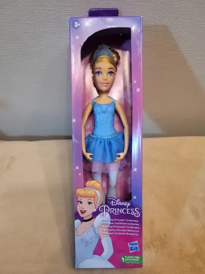 Muñeca Princesa Cenicienta Bailarina Disney - miniatura 2