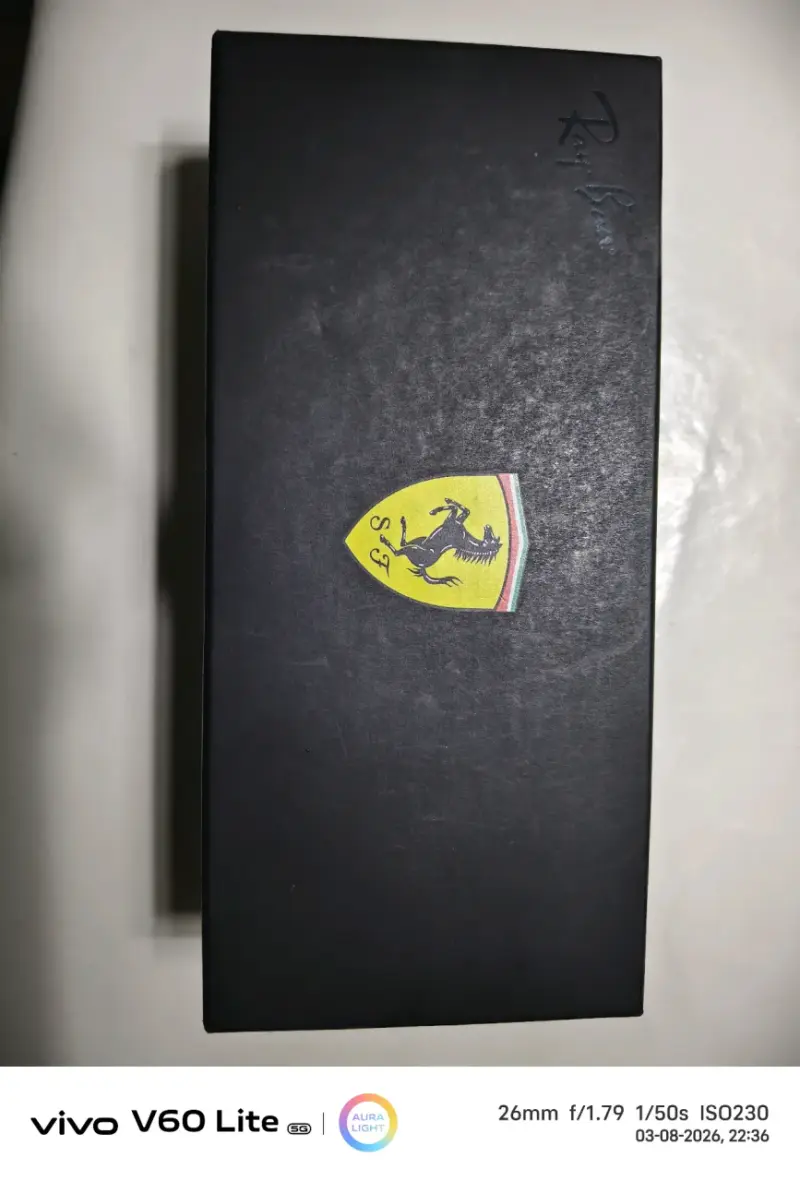 Gafas de Sol Ferrari con Estuche Negro - 1