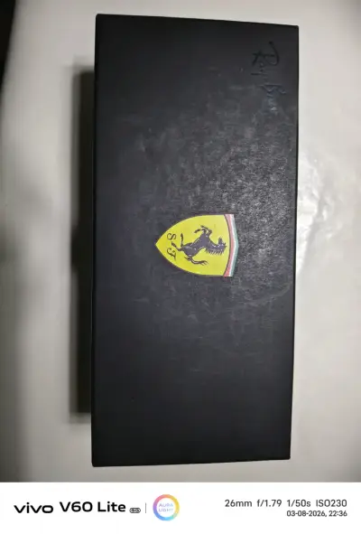 Gafas de Sol Ferrari con Estuche Negro - miniatura 1
