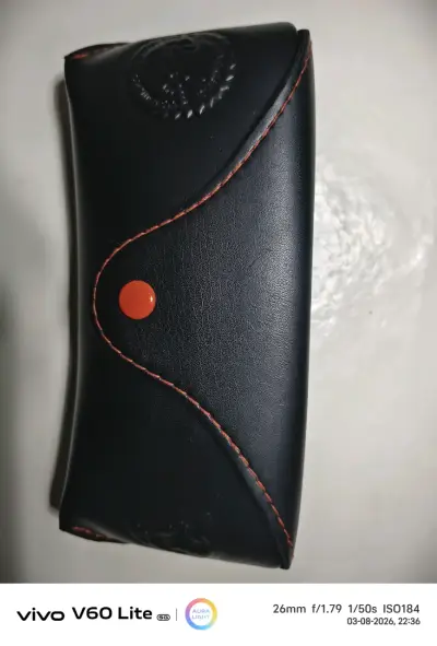Gafas de Sol Ferrari con Estuche Negro - miniatura 2