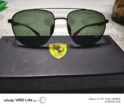 Gafas de Sol Ferrari con Estuche Negro - miniatura 3