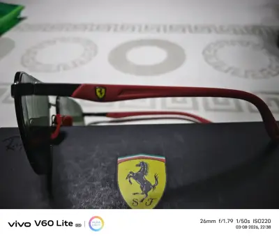 Gafas de Sol Ferrari con Estuche Negro - miniatura 4