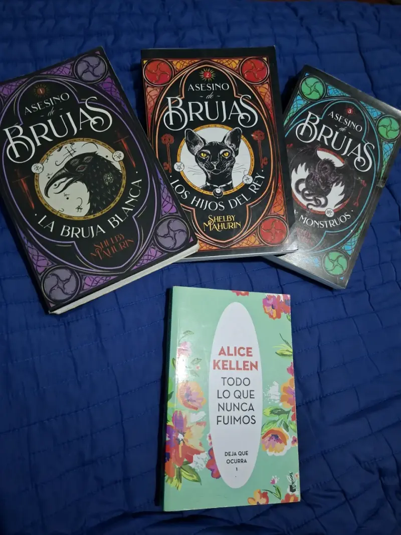 Colección de libros Asesino de Brujas y Alice Kellen - 1