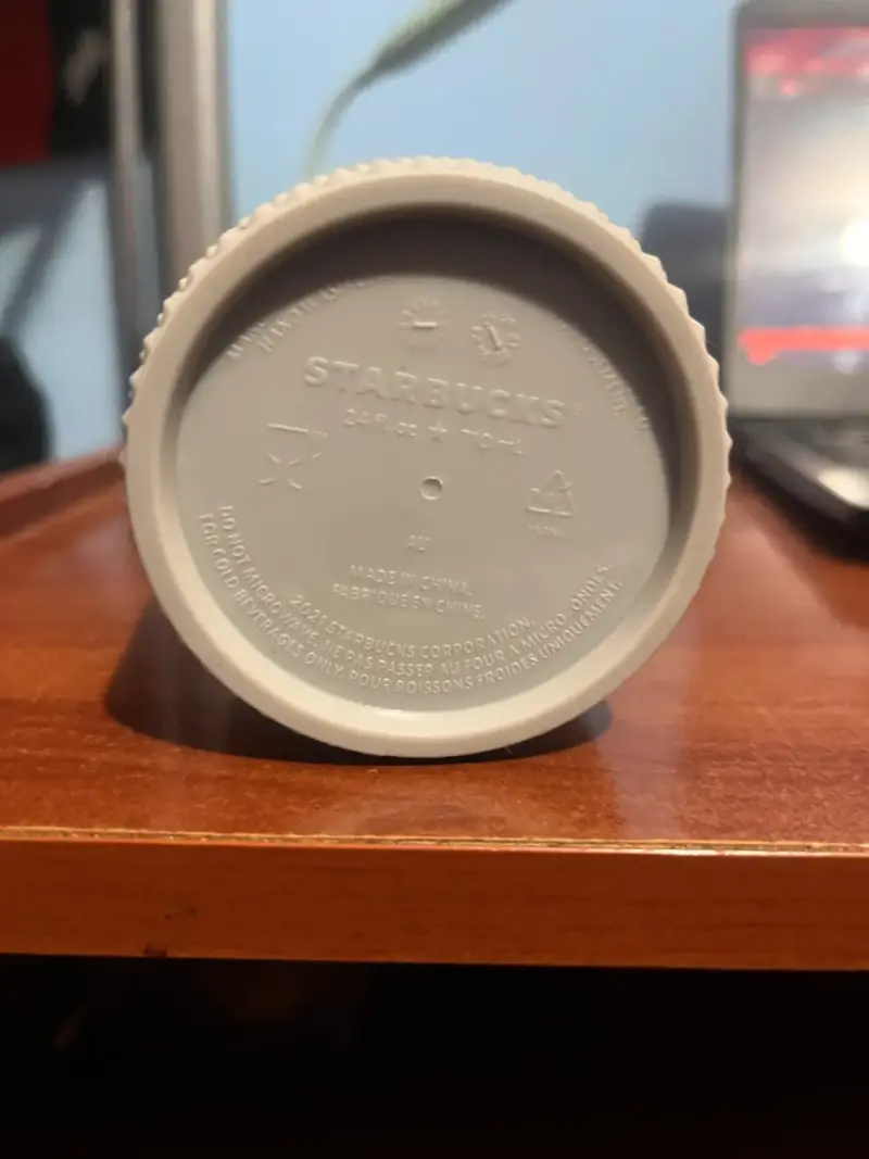 Vaso gris Starbucks con textura - 2