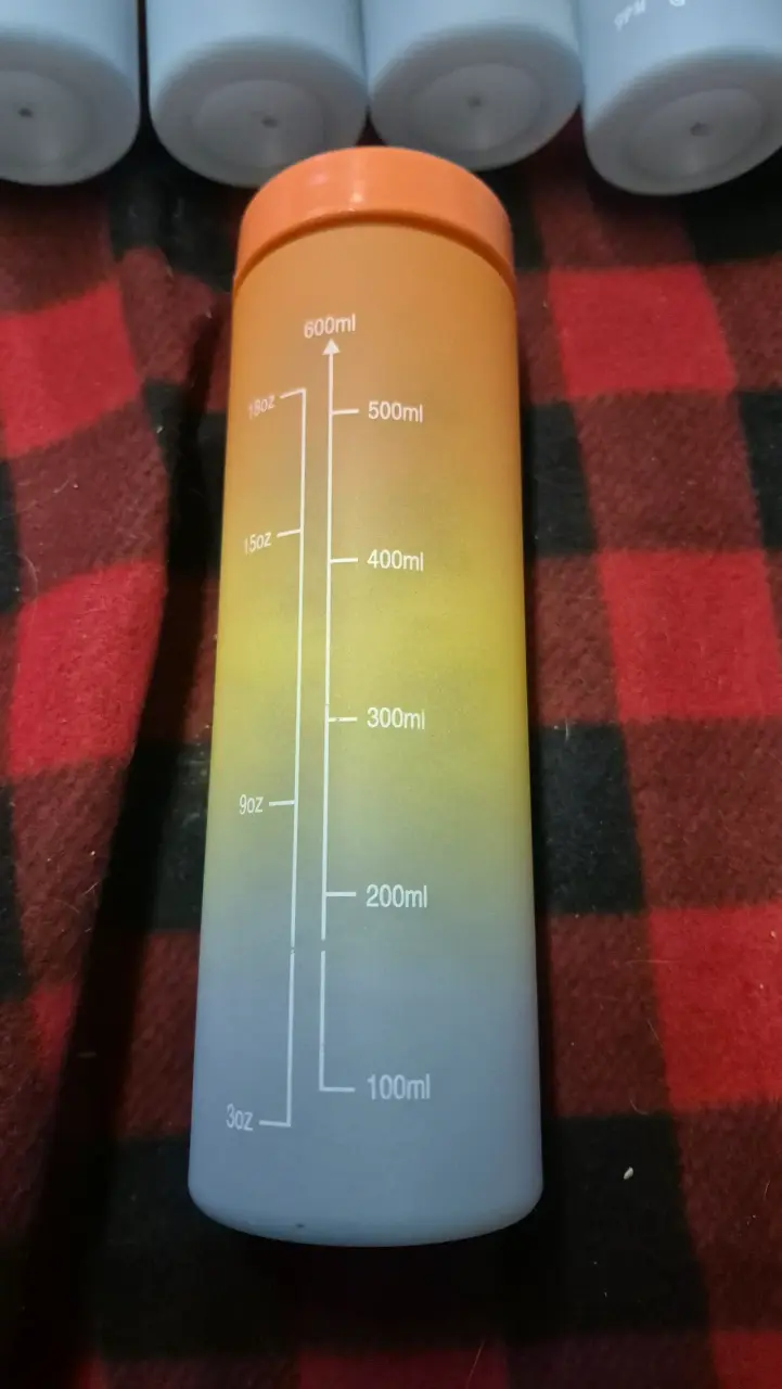 Botella medidora de 1200 ml con tapa amarilla - 6