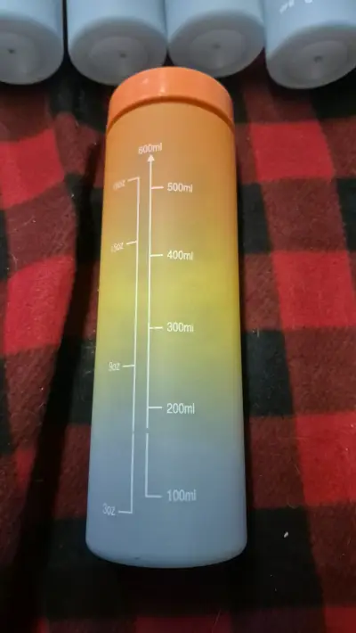 Botella medidora de 1200 ml con tapa amarilla - miniatura 6