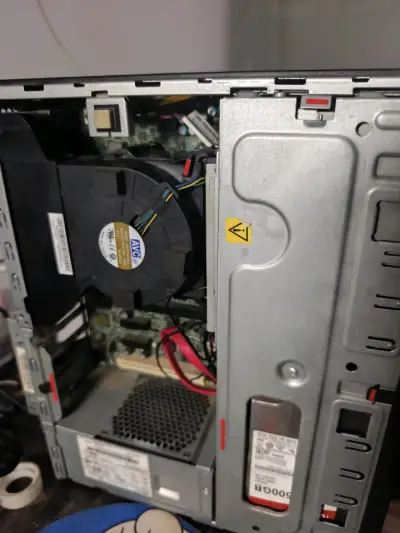 Computador de Escritorio Lenovo ThinkCentre - miniatura 2