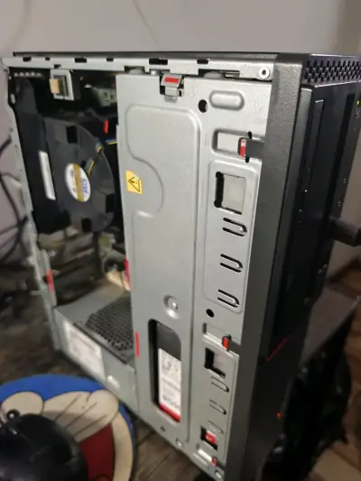 Computador de Escritorio Lenovo ThinkCentre - miniatura 3