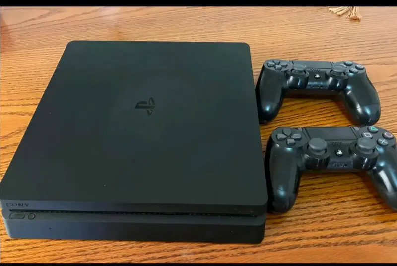Consola PlayStation 4 Slim con dos controles