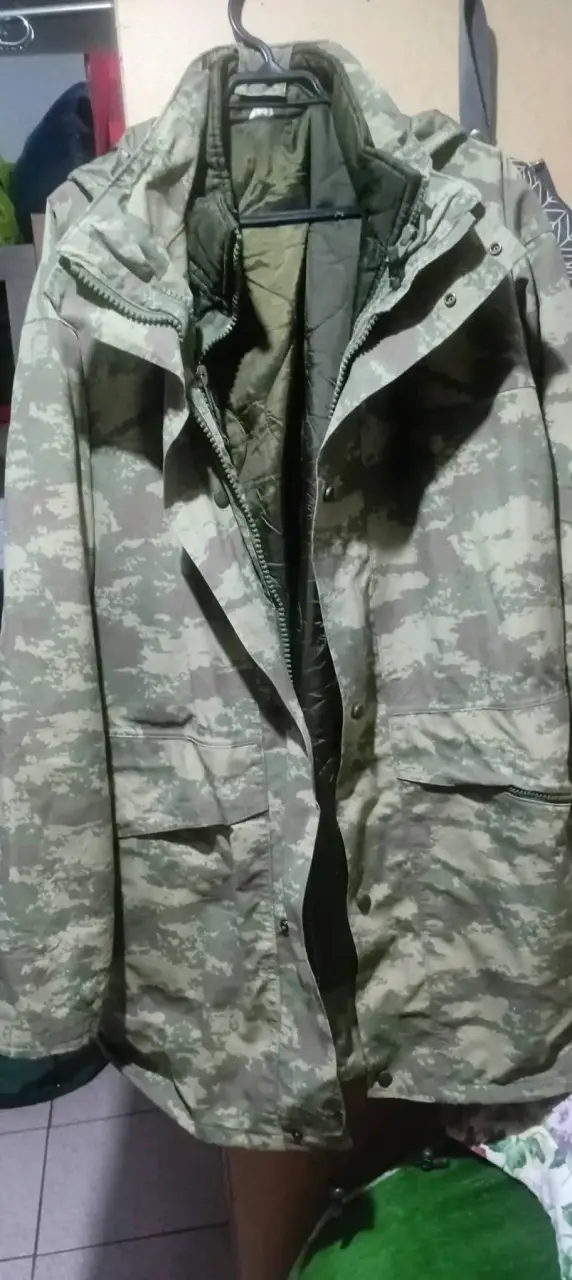 Chaqueta militar camuflaje con forro interior - 1