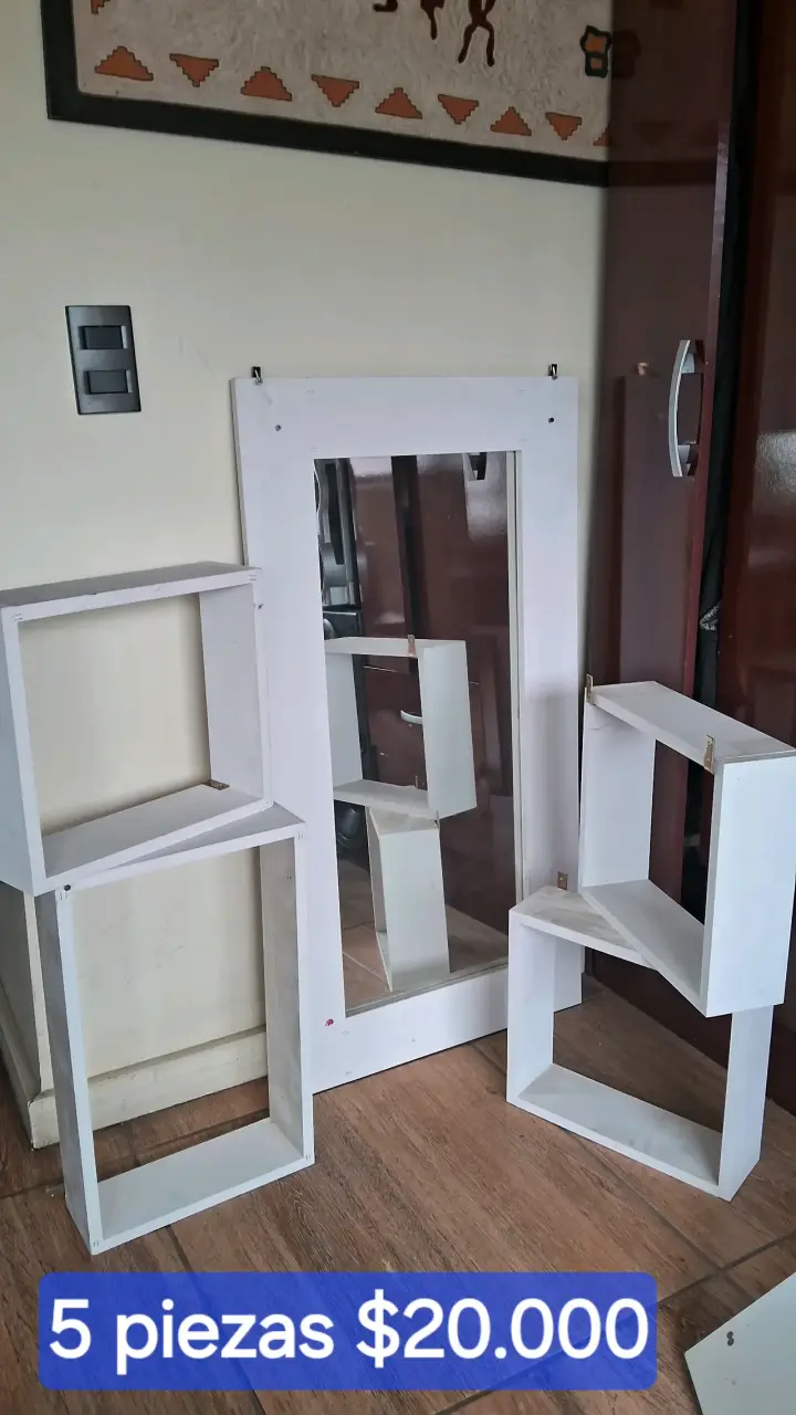 Set de estantes y espejo blanco