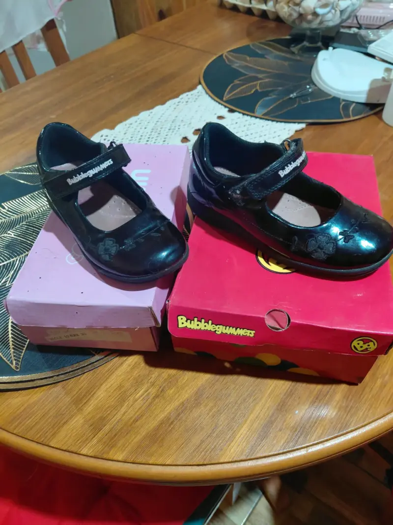 Zapatos escolares Bubblegummers negros para niña