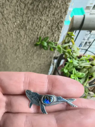 Colgante de ballena con ópalo boulder - miniatura 3