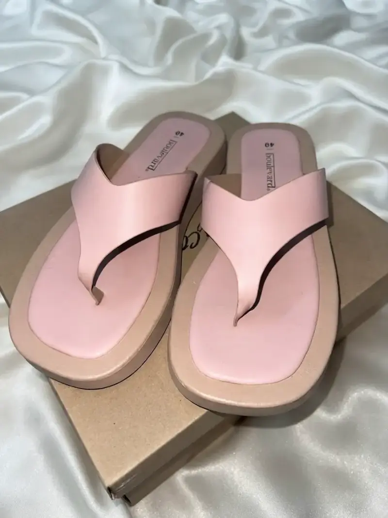 Sandalias rosadas tipo cuero talla 40 - 1