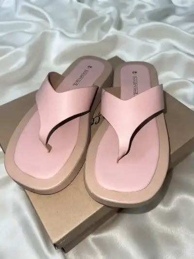 Sandalias rosadas tipo cuero talla 40 - miniatura 1