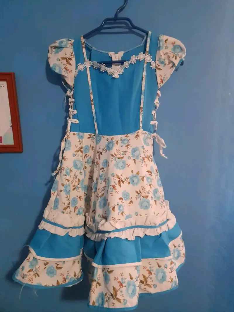 Vestido infantil azul con flores