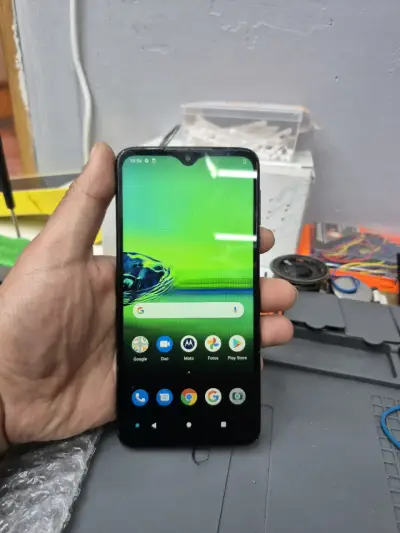 Smartphone Motorola con triple cámara trasera - miniatura 2