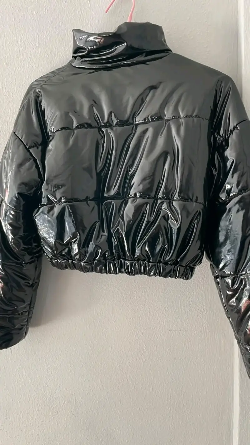 Chaqueta corta acolchada negra brillante - 2
