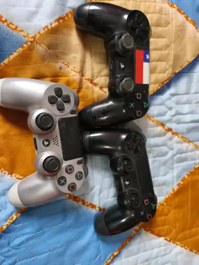 Consola PS4 con 3 controles y juegos incluidos - miniatura 2