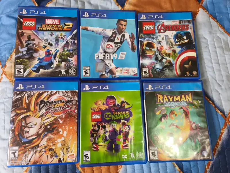 Consola PS4 con 3 controles y juegos incluidos - 3