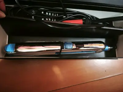 Plancha de Pelo Frigga FA-1077 con Placas de Titanio - miniatura 1