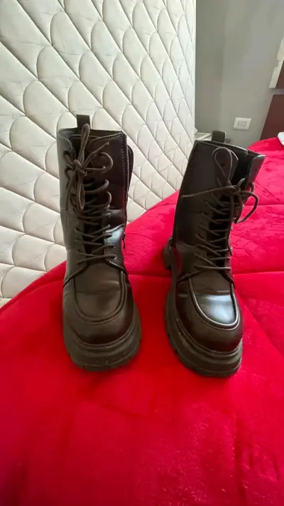Botas de cuero marrón con cordones - miniatura 1