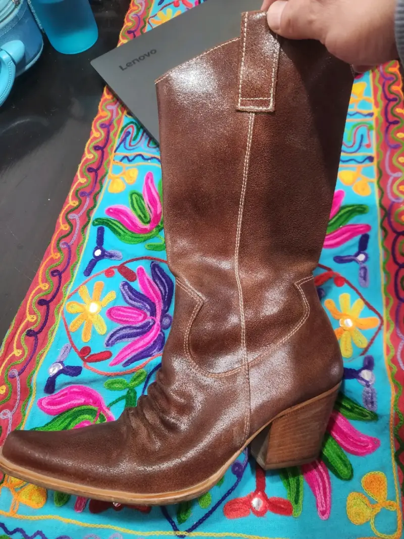 Botas de cuero marrón con tacón alto - 1