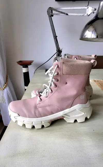 Botas negras de cuero con plataforma - miniatura 3