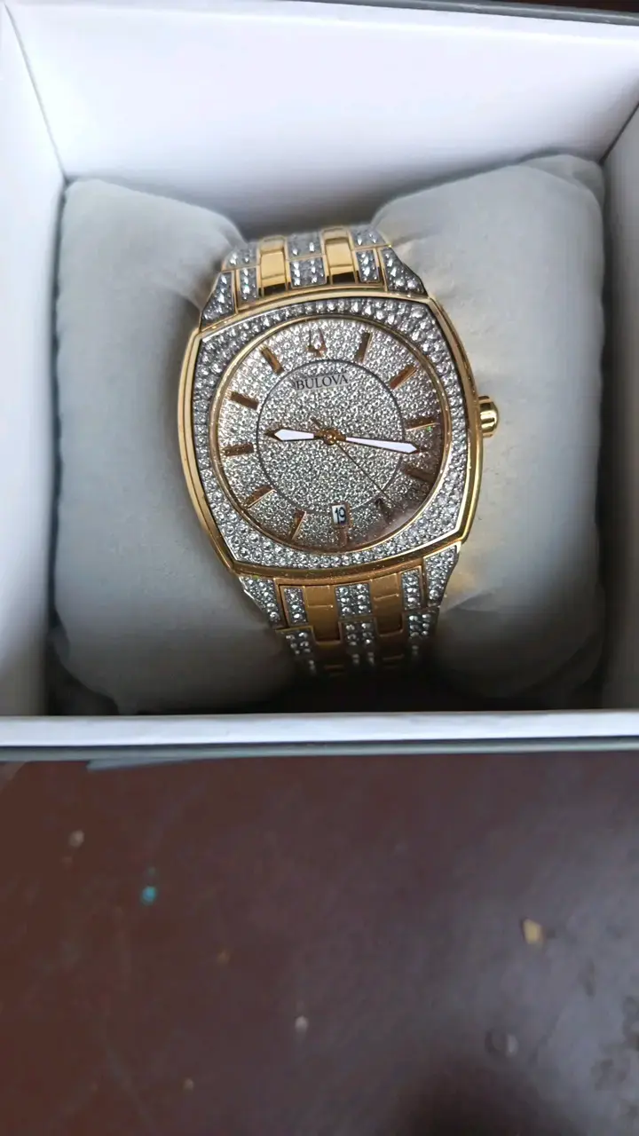 Reloj Bulova Phantom Dorado con Cristales - 1