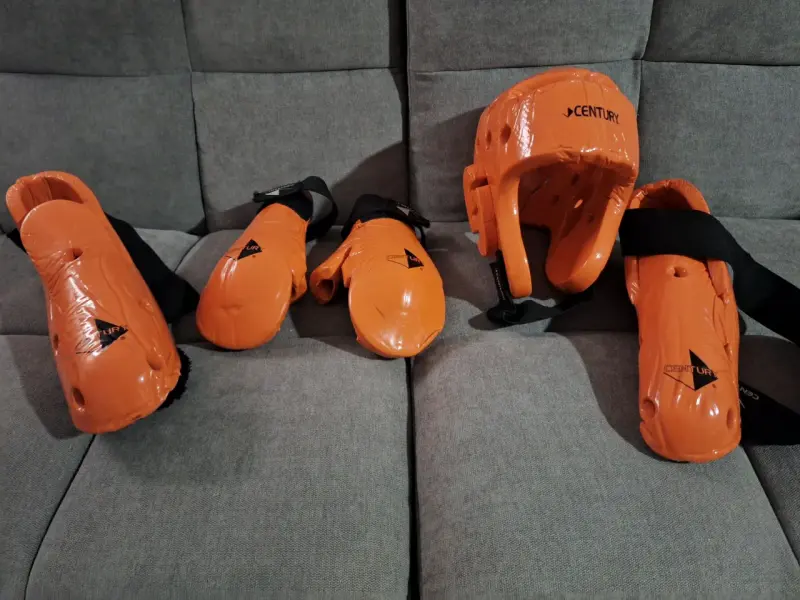Set de protección para artes marciales Century naranja - 2