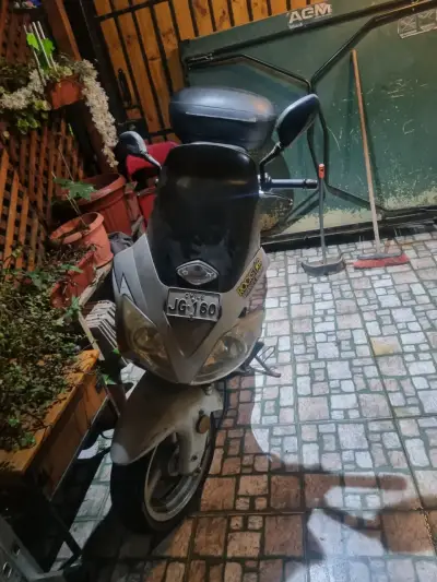 Moto Kinlon JL 150T 13 año 2012 en buen estado - miniatura 2