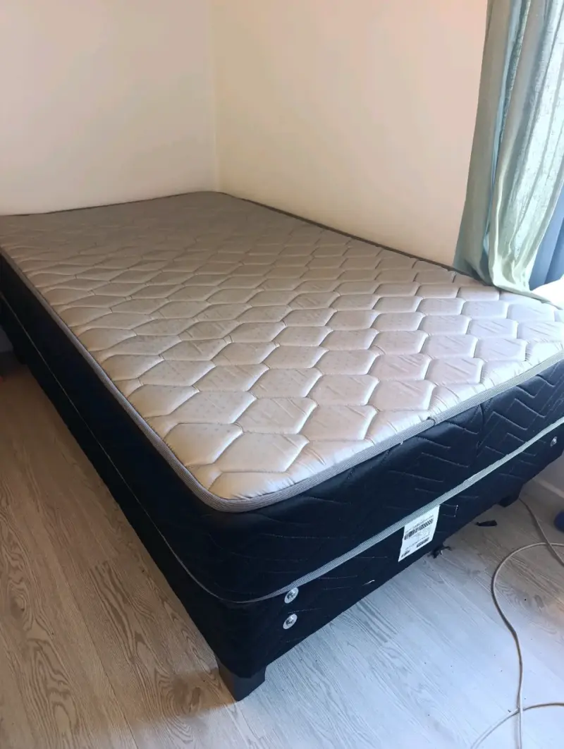 Colchón y base cama de 1.5 plazas - 1