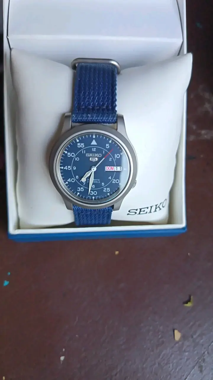 Reloj Seiko 5 Automático Azul con Correa de Lona - 1