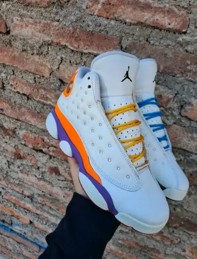 Zapatillas Jordan Original blancas con detalles c - miniatura 3